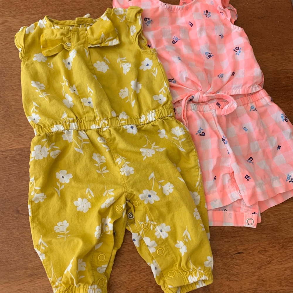 🍁Lot 2 Carter’s rompers